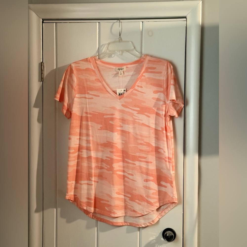 Soft V-Neck Camo Print Tee - Peach and orange